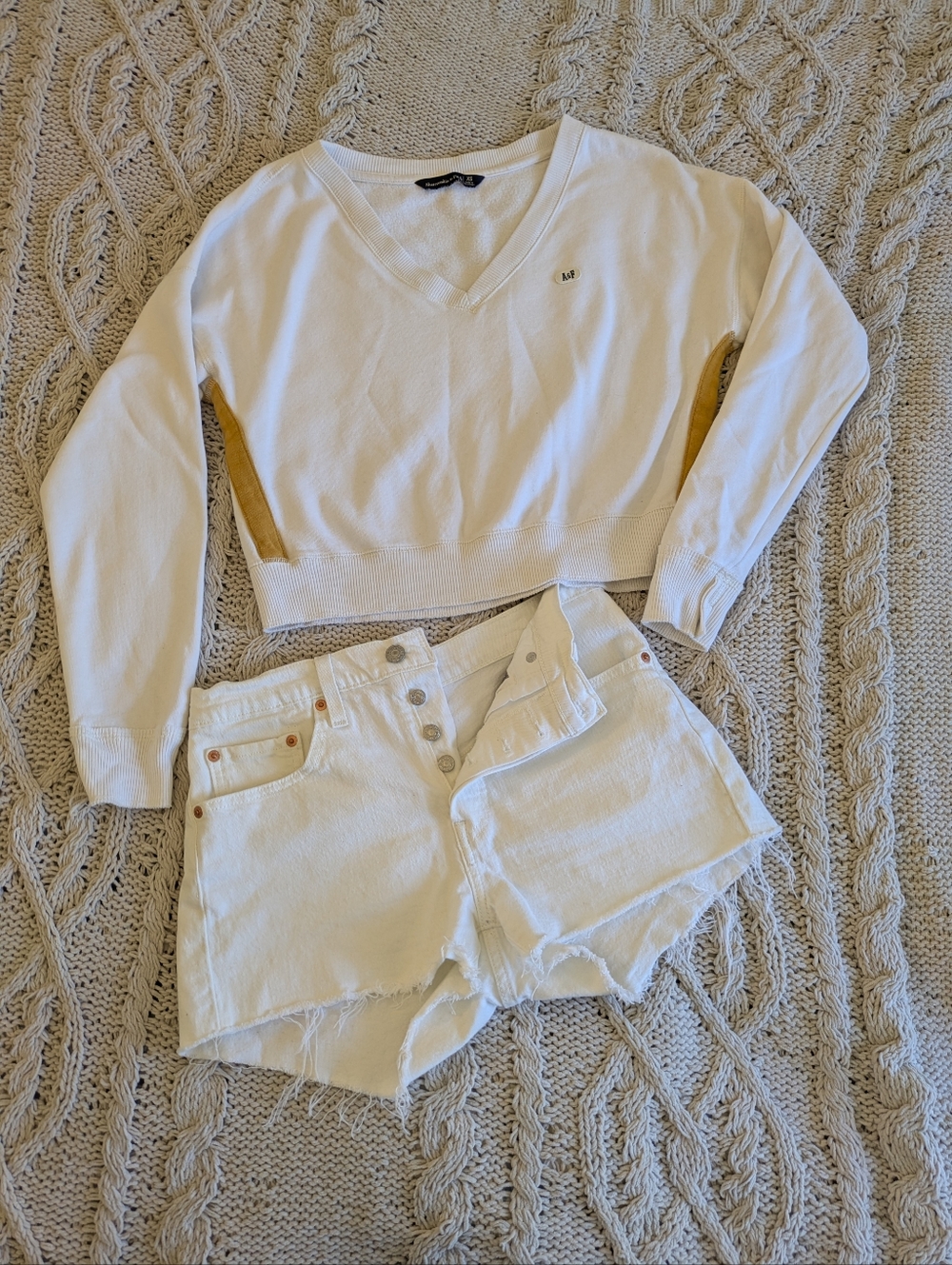 A&F White Crop Sweatshirt Sz XS